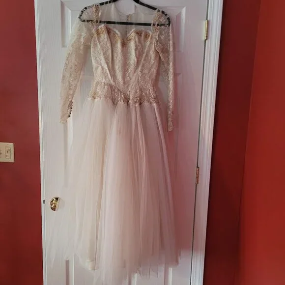 Vintage 1957 Wedding Gown & Juliet Cap - Picture 2 of 16